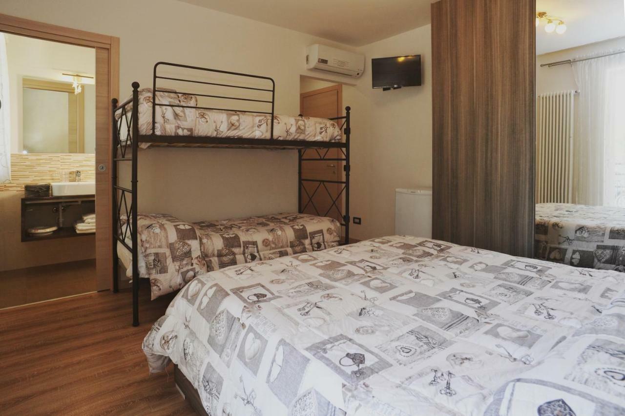 La Casa Dei Nonni Sul Garda Hotell Peschiera del Garda Exteriör bild